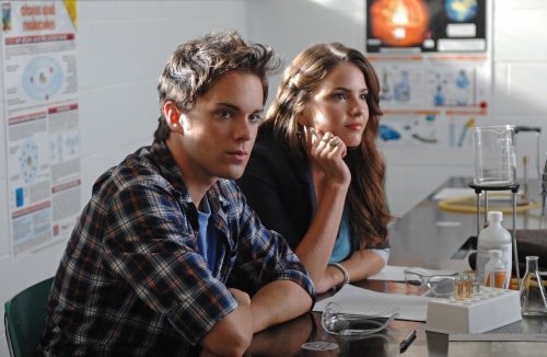 The Secret Circle : Photo Shelley Hennig, Thomas Dekker