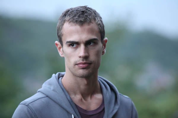 Photo Theo James