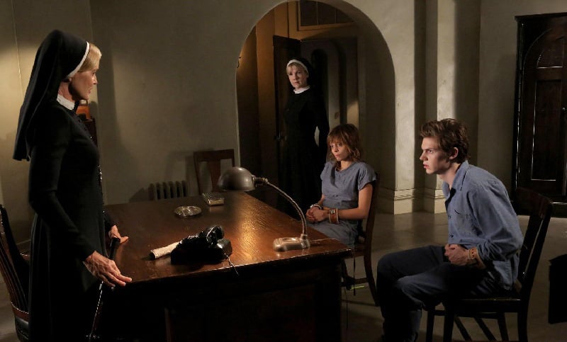 American Horror Story : Photo Jessica Lange, Evan Peters, Lizzie Brocheré, Lily Rabe