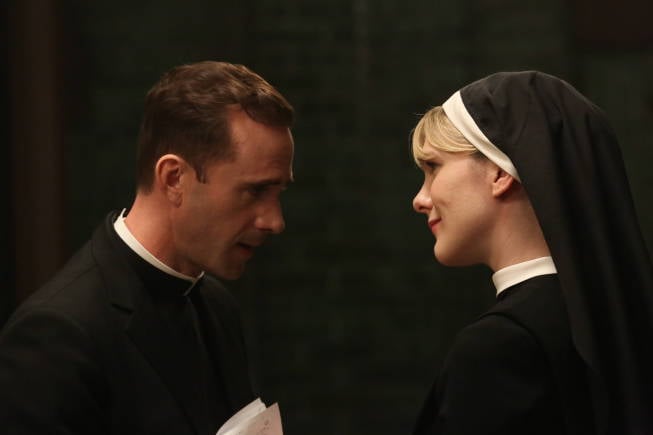 American Horror Story : Photo Joseph Fiennes, Lily Rabe