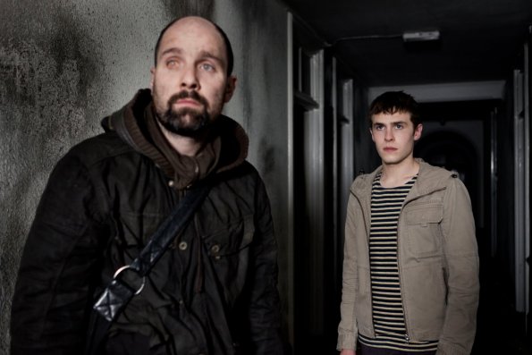 Photo Iain De Caestecker, Johnny Harris