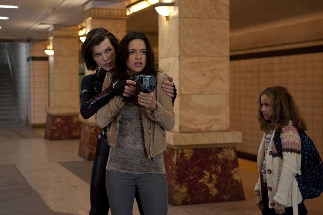 Resident Evil: Retribution : Photo Milla Jovovich, Aryana Engineer, Michelle Rodriguez