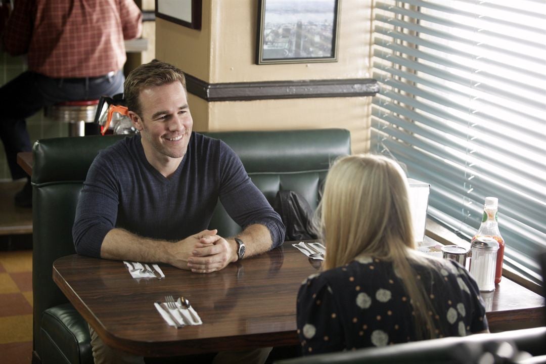 Don't Trust The B---- in Apartment 23 : Photo Busy Philipps, James Van Der Beek