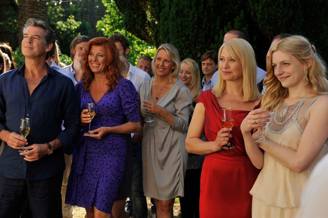 Love is all you need : Photo Trine Dyrholm, Pierce Brosnan, Molly Blixt Egelind, Paprika Steen