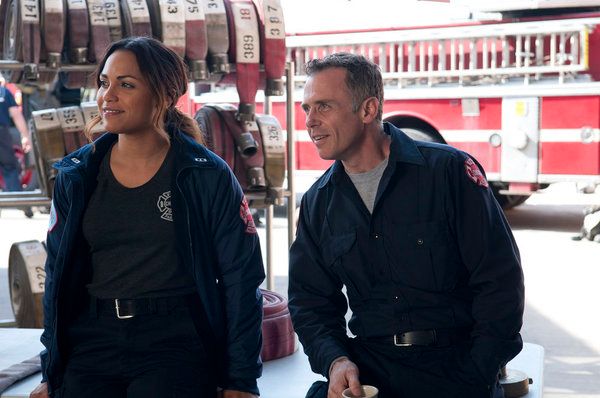 Chicago Fire : Photo David Eigenberg, Monica Raymund