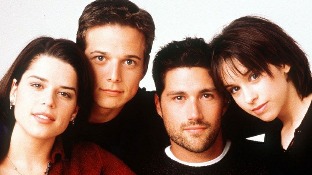 La Vie à Cinq Streaming Charmed, Roswell, Magnum... Tout les reboots de séries en développement