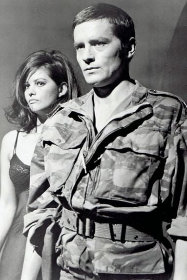 Les Centurions Le Guépard, Il était une fois dans l'Ouest... Bon anniversaire Mme  Cardinale !: Aux côtés d'Alain Delon dans le film de guerre "Les Centurions"  (1966) - AlloCiné