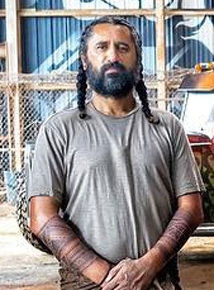 Frère : Jonah Hobbs (Cliff Curtis)