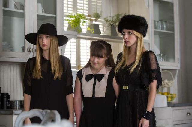 American Horror Story : Photo Jamie Brewer, Taissa Farmiga, Emma Roberts