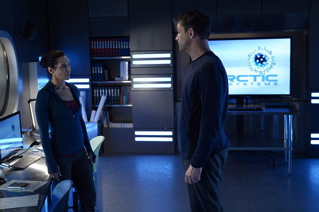 Helix : Photo Kyra Zagorsky, Billy Campbell