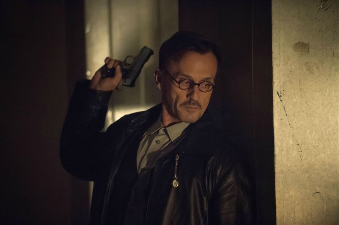 Arrow : Photo Robert Knepper