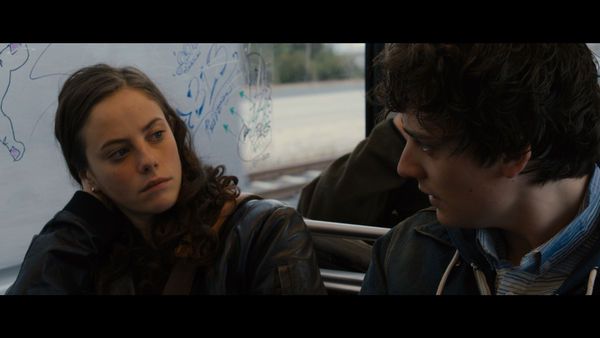 La Vérité sur Emmanuel : Photo Kaya Scodelario, Aneurin Barnard