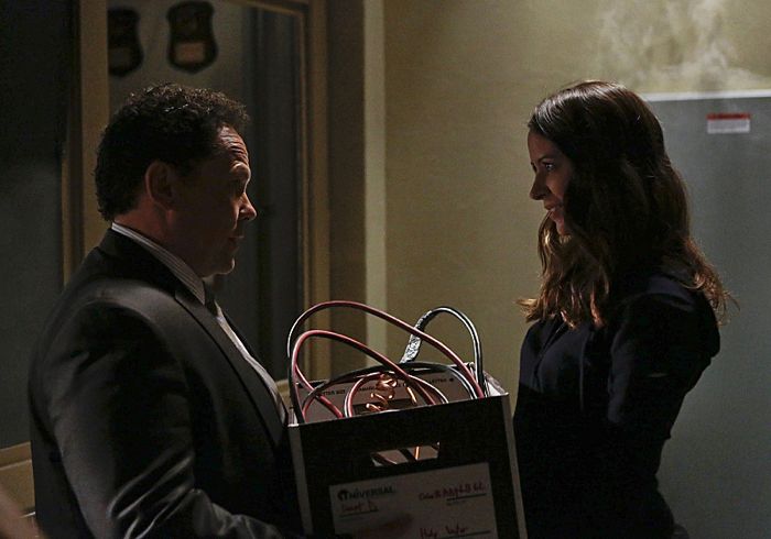 Person Of Interest : Photo Amy Acker, Saul Rubinek