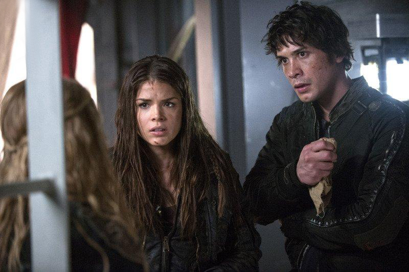 Les 100 : Photo Marie Avgeropoulos, Bob Morley