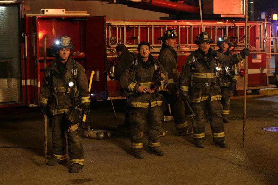 Chicago Fire : Photo Joe Minoso, Yuri Sardarov, David Eigenberg, Jesse Spencer