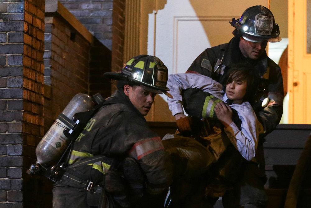 Chicago Fire : Photo Taylor Kinney, Charlie Barnett