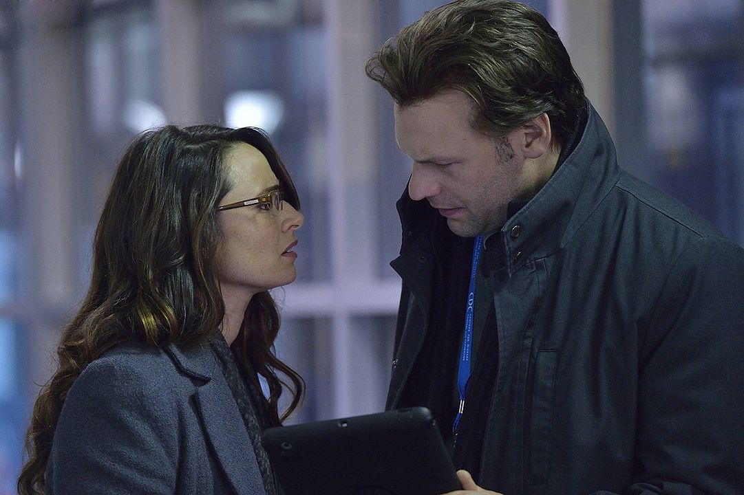 The Strain : Photo Corey Stoll, Mia Maestro
