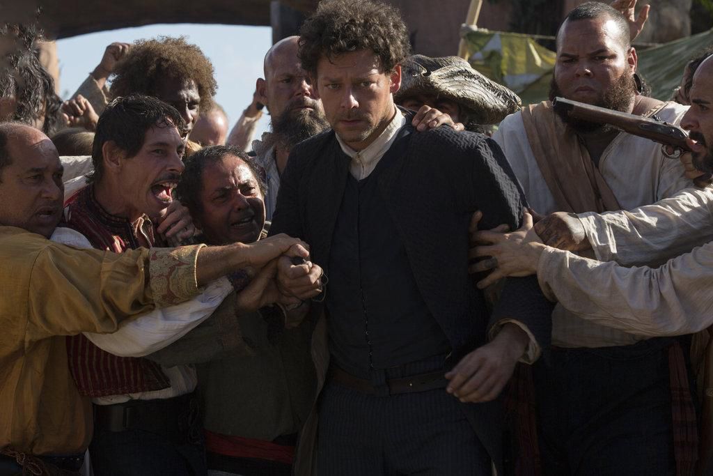 Crossbones : Photo Richard Coyle