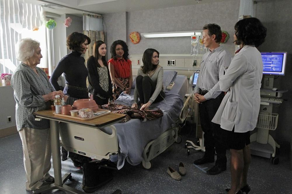 Chasing Life : Photo Aisha Dee, Rebecca Schull, Merrin Dungey, Mary Page Keller, Haley Ramm, Italia Ricci, Steven Weber