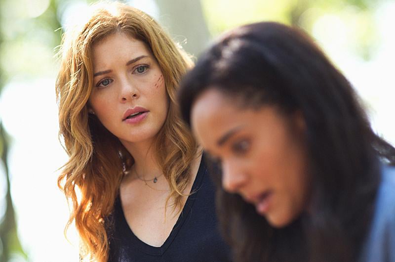 Under The Dome : Photo Rachelle LeFevre, Karla Crome