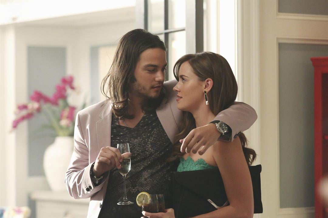 Revenge : Photo Daniel Zovatto, Christa B. Allen