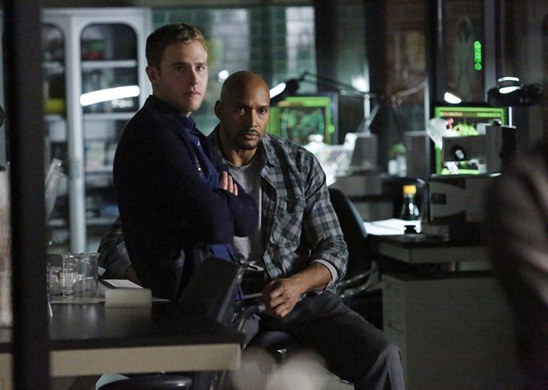 Marvel : Les Agents du S.H.I.E.L.D. : Photo Henry Simmons, Iain De Caestecker