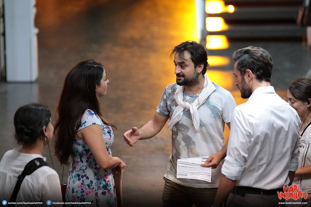 Hadi İnşallah : Photo Büşra Pekin, Murat Boz
