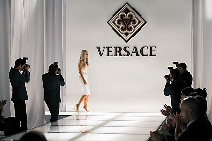 Versace : la femme aux mille visages : Photo Gina Gershon