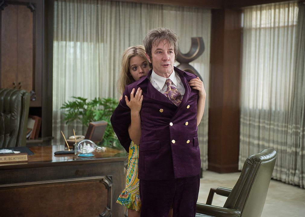 Inherent Vice : Photo Sasha Pieterse, Martin Short
