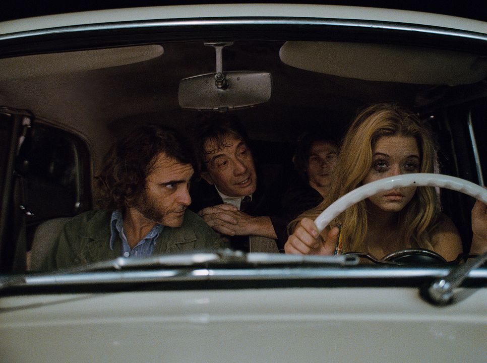 Inherent Vice : Photo Sasha Pieterse, Joaquin Phoenix, Martin Short
