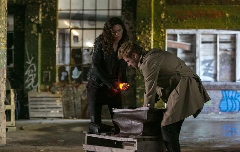 Constantine : Photo Matt Ryan, Angélica Celaya