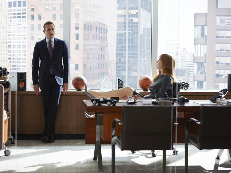 Suits : avocats sur mesure : Photo Sarah Rafferty, Gabriel Macht