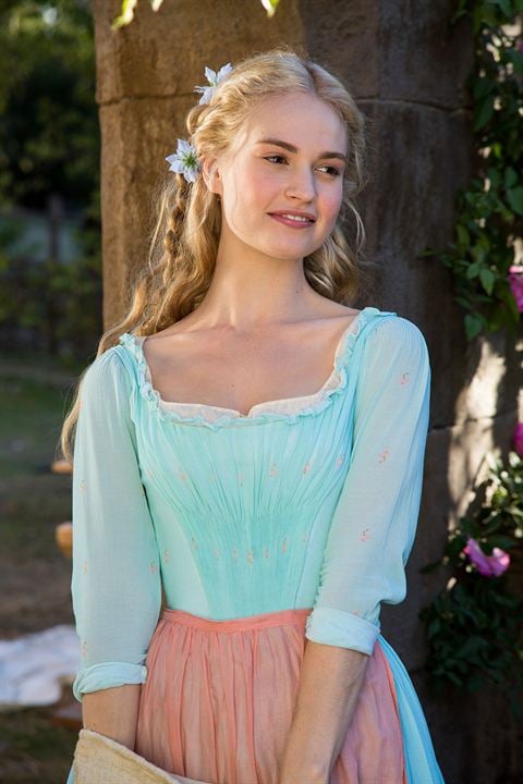 Photo De Lily James Cendrillon Photo Lily James Photo Sur Allocin