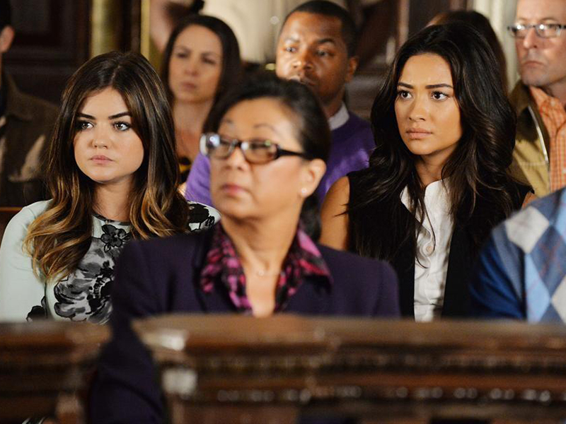 Pretty Little Liars : Photo Lucy Hale, Shay Mitchell