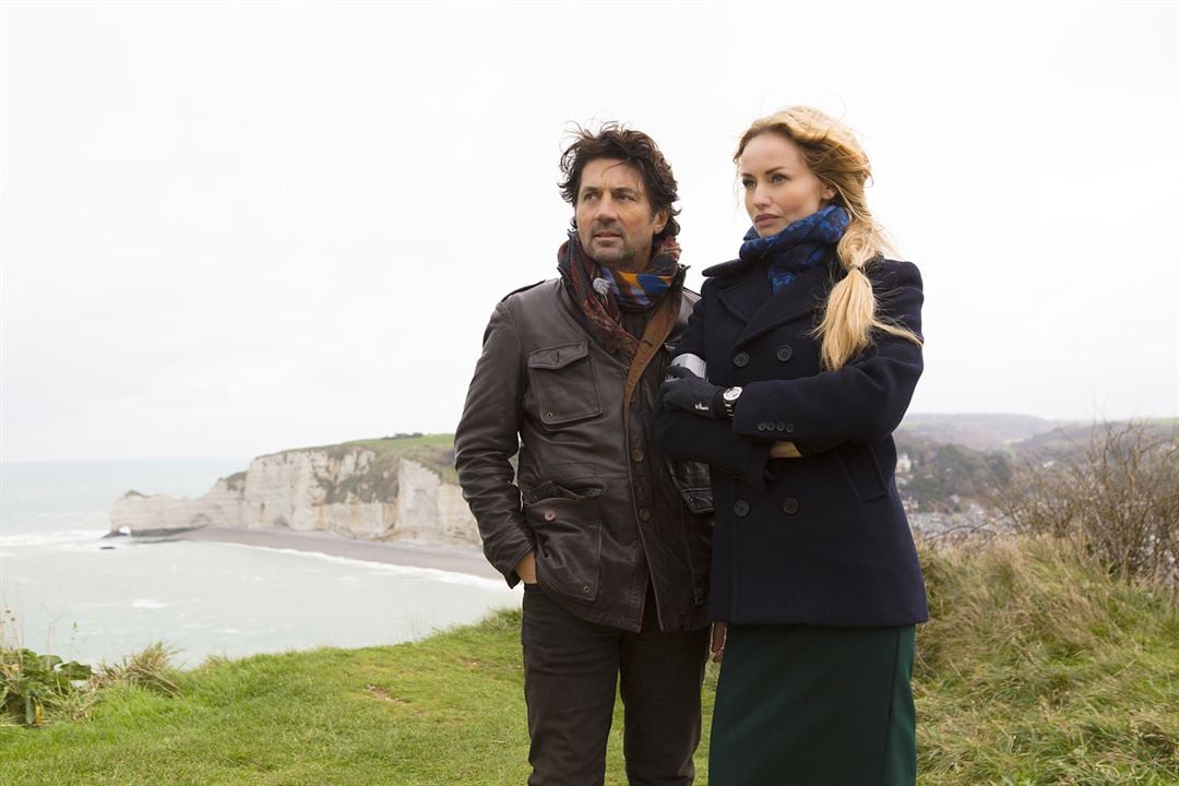 Meurtre à Etretat : Photo Bruno Madinier, Adriana Karembeu