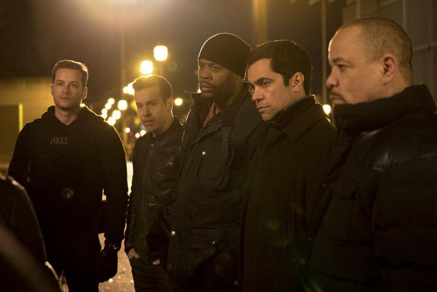 Chicago Police Department : Photo Ice-T, Jon Seda, Danny Pino, LaRoyce Hawkins, Jesse Lee Soffer
