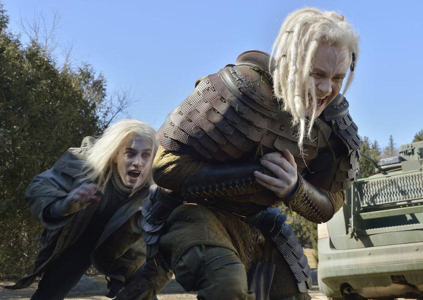 Defiance : Photo Jesse Rath, Lee Tergesen