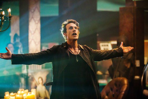 Dominion : Photo Simon Merrells