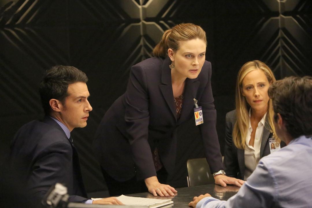 Bones : Photo John Boyd, Kim Raver, Emily Deschanel