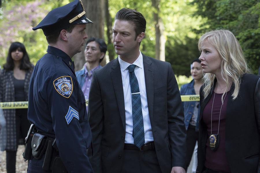 New York Unité Spéciale : Photo Peter Scanavino, Kelli Giddish
