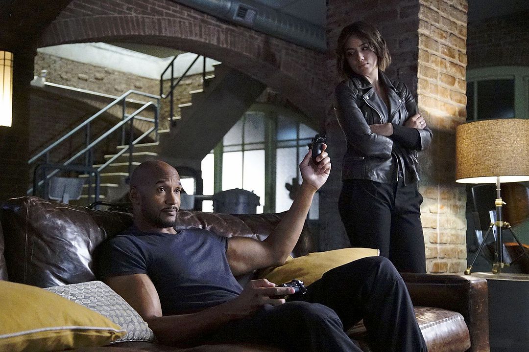 Marvel : Les Agents du S.H.I.E.L.D. : Photo Henry Simmons, Chloe Bennet