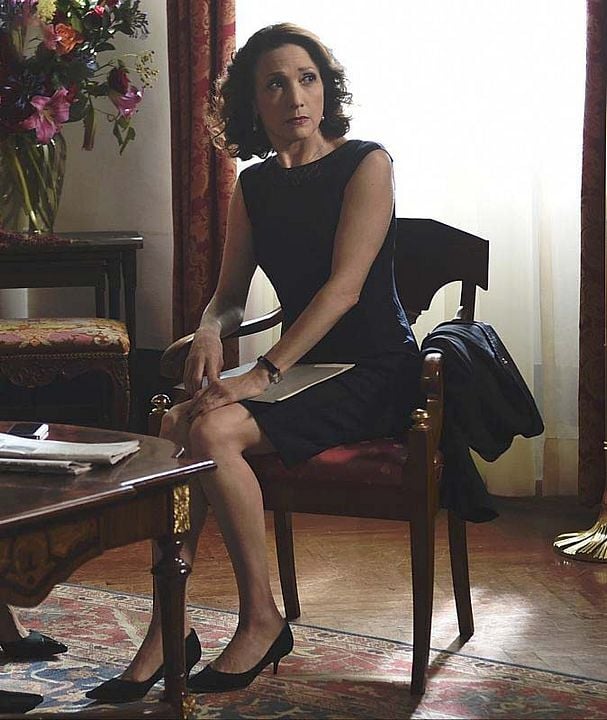 Madam Secretary : Photo Bebe Neuwirth