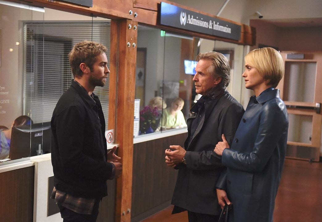 Blood and Oil : Photo Don Johnson, Chace Crawford, Amber Valletta
