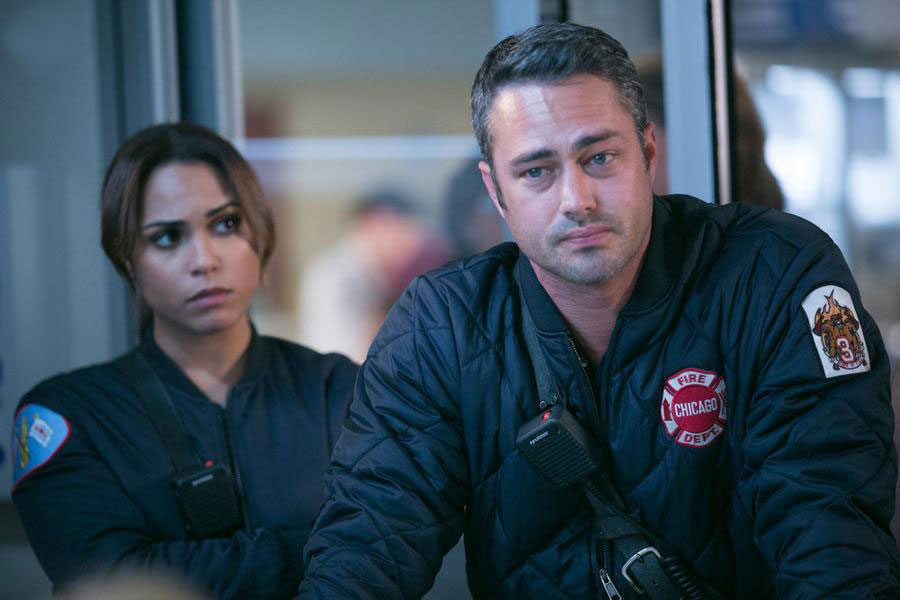 Chicago Med : Photo Monica Raymund, Taylor Kinney