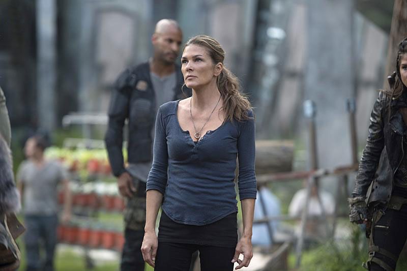 Les 100 : Affiche Paige Turco