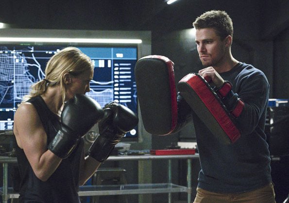 Arrow : Photo Katie Cassidy, Stephen Amell