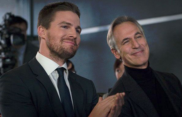 Arrow : Photo Tom Amandes, Stephen Amell