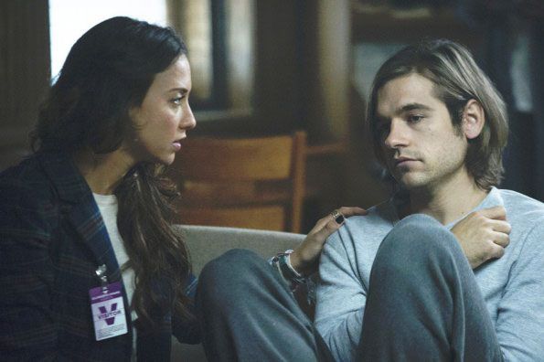 The Magicians : Photo Stella Maeve, Jason Ralph