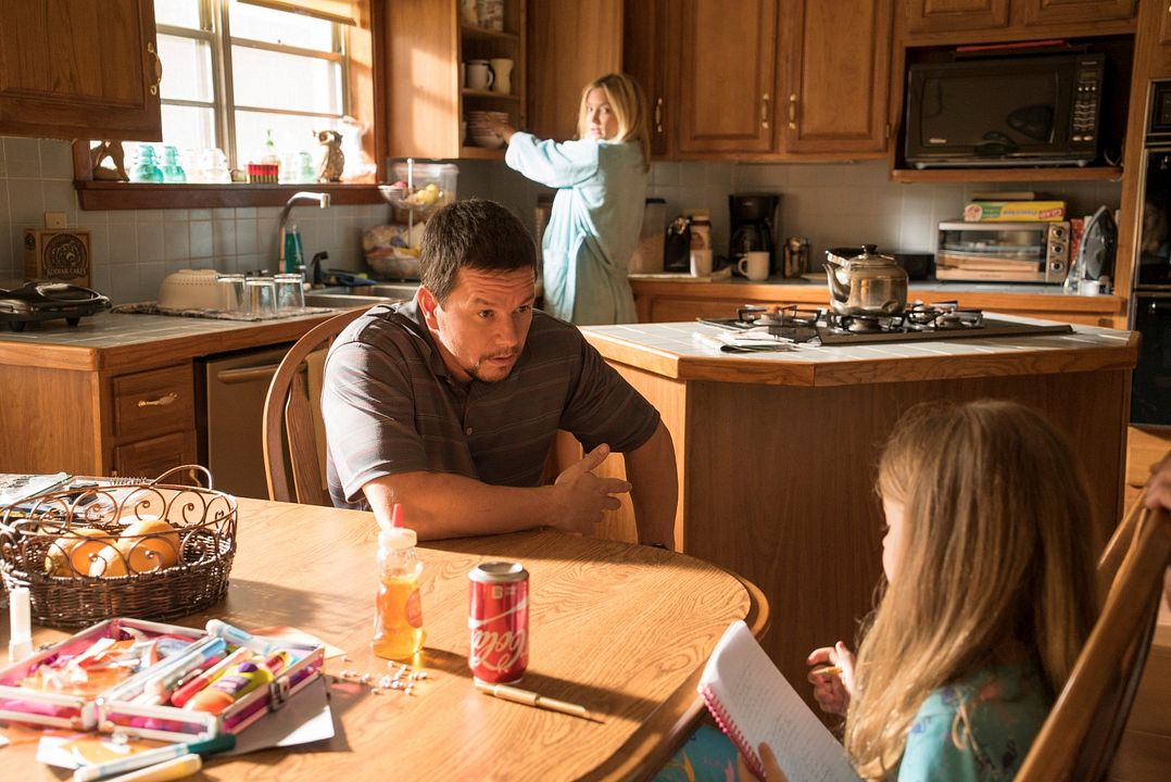 Deepwater : Photo Stella Allen, Mark Wahlberg, Kate Hudson