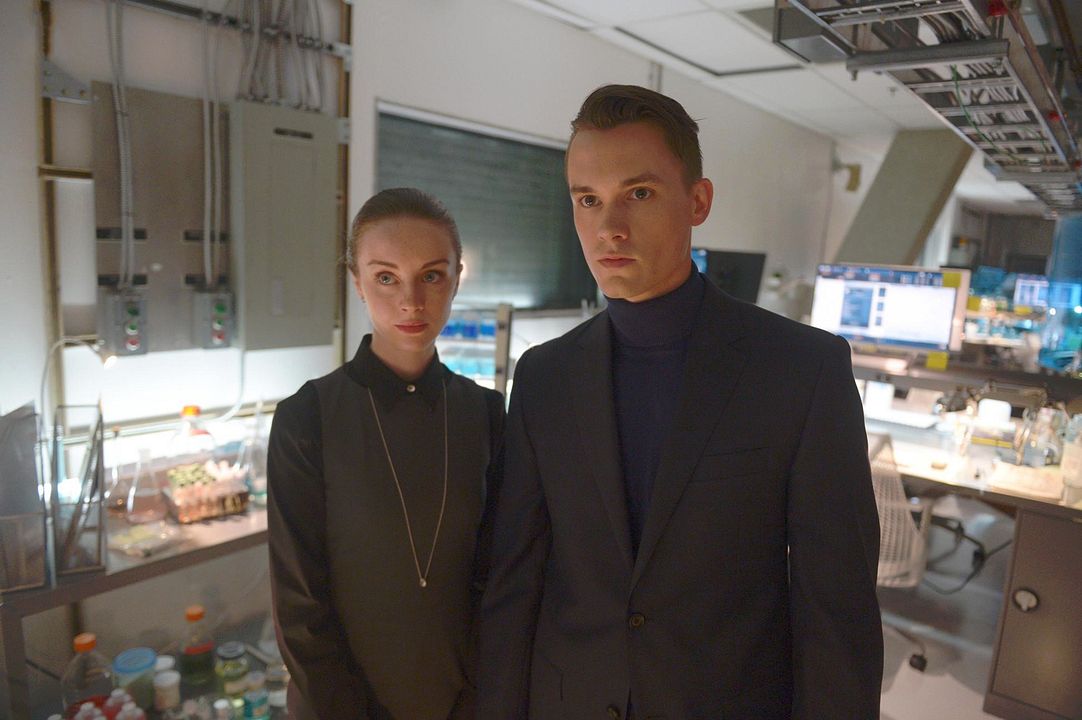 Wayward Pines : Photo Tom Stevens, Kacey Rohl